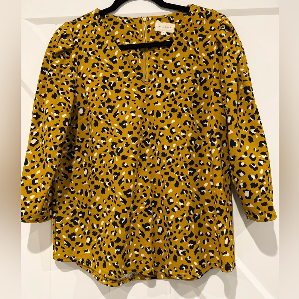 MELLODAY Mustard and Black Animal Print Top